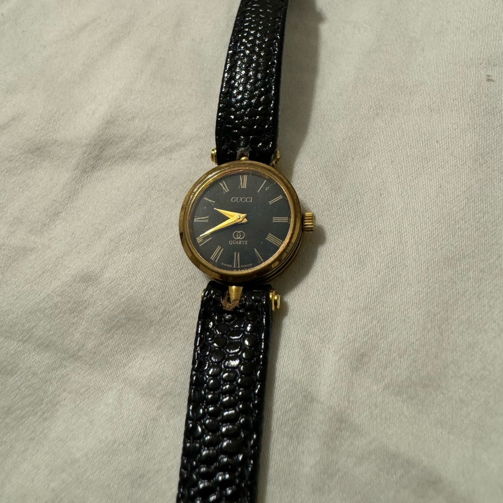 Gucci black leather watch